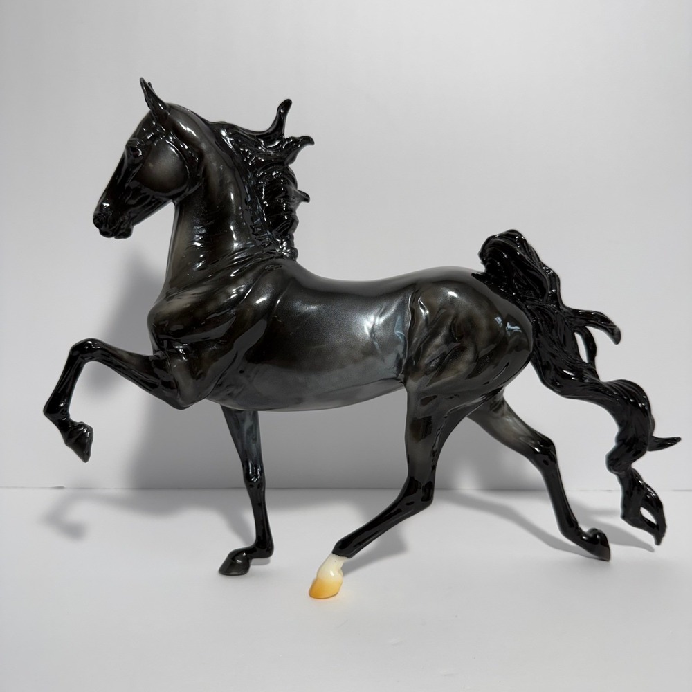 Breyer Lafayette 2021 Collector Club Glossy Saddlebred #712389